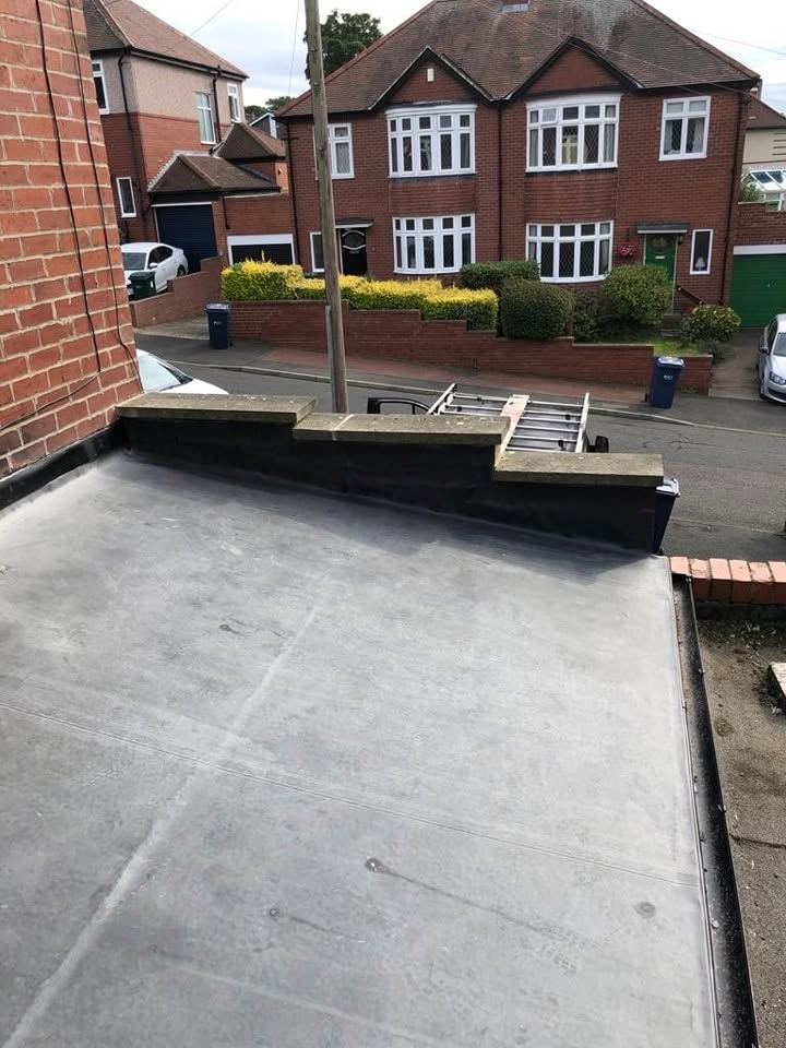 Flat roof with new coping stones and edge detail